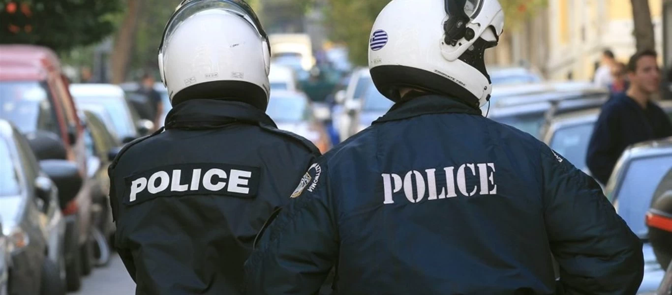 Εντοπίστηκε οπλοστάσιο σε σπίτι στο Ηράκλειο - Βαλλιστική εξέταση στα ευρήματα (φώτο)